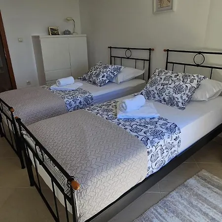 Апартаменты Inas Place