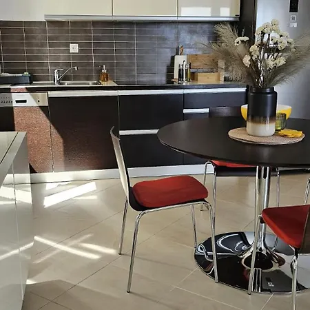 Апартаменты Inas Place